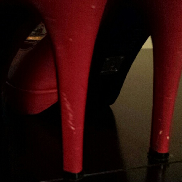 Red stilletos - Picture 7 of 8